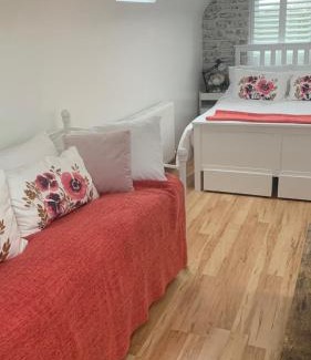 Birkenhead Casa | Brenda & Petes