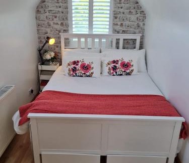 Birkenhead Casa | Brenda & Petes