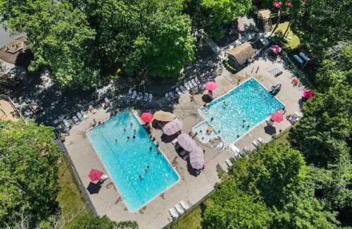 East Stroudsburg Casa | Brentwood Burrow