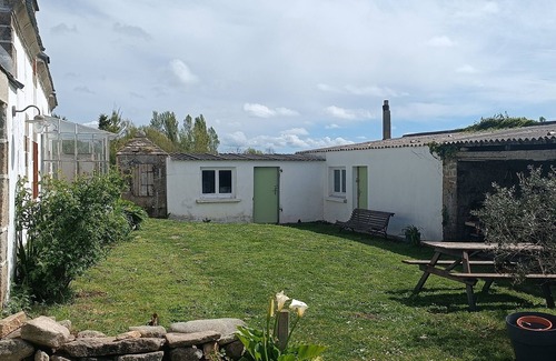 Poulgoazec Casa | Breton coastal "penty" house - walking distance to the beach
