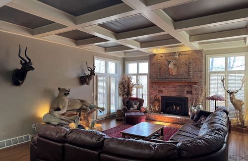 Green Bay Casa | Brett Favre's legendary Packer home with 6-bedrooms 7-baths in Green Bay.
