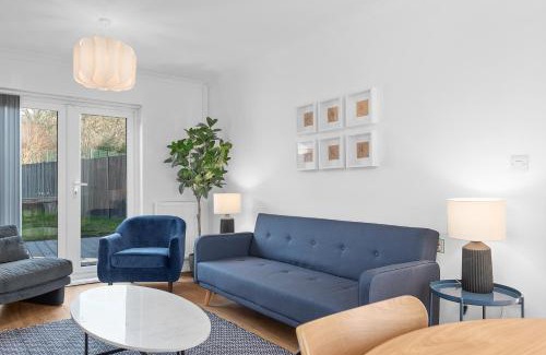 Severn Beach Casa | Brett Stays - Fast WiFi - Modern Amenities - Smart TV - Sleeps 8