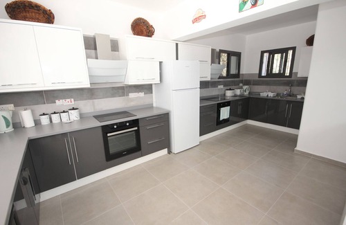 Kyrenia Villa | Bretts Landing WOW how big ! sleeps 28 NEW VILLA