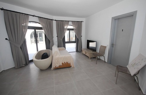 Kyrenia Villa | Bretts Landing WOW how big ! sleeps 28 NEW VILLA