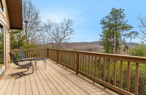 Brevard Cabina | Retiro de montaña en Brevard - 3HAB / 2. 5BA - Senderismo / Golf / Lago / Acceso a la piscina