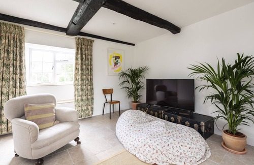 Yeovil Apartamento | Brew House Cottage is a charming semi-detached former Estate cottage.