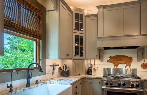 Clarkesville Casa | Brewer-Hamby House - Historic Craftsman Home in Clarkesville