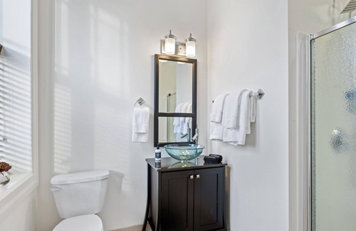 Downtown Baltimore Hotel | Brexton Hotel | Touchless Charming Studio
