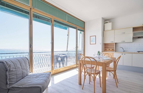 Ceriale Apartamento | Brezza Marina - Una Habitación Piso, Capacidad 5