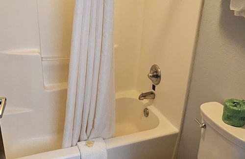 Sparta Hotel | Briarwood Inn of Sparta
