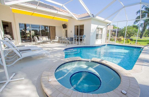 Central Naples Casa | Briarwood- Terrazzo Lane with Lake View