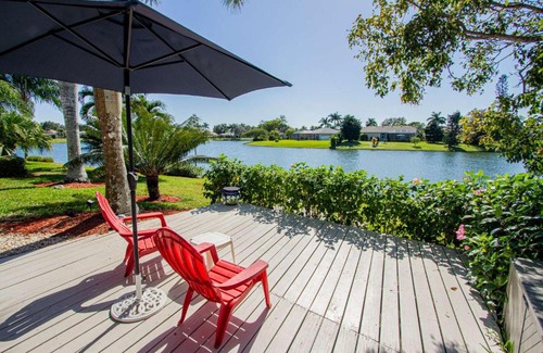 Central Naples Casa | Briarwood- Terrazzo Lane with Lake View