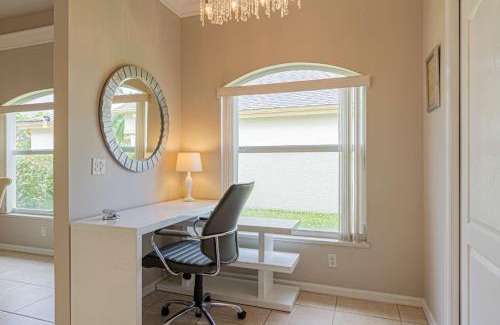 Central Naples Casa | Briarwood- Terrazzo Lane with Lake View
