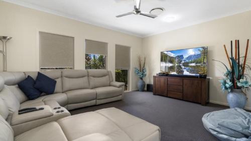 Banksia Beach Casa | Bribie Bliss: Luxe Canal Living