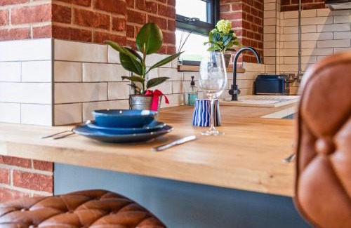 Cropthorne Casa | Brick Barn - Luxury Barn Conversion by River Avon