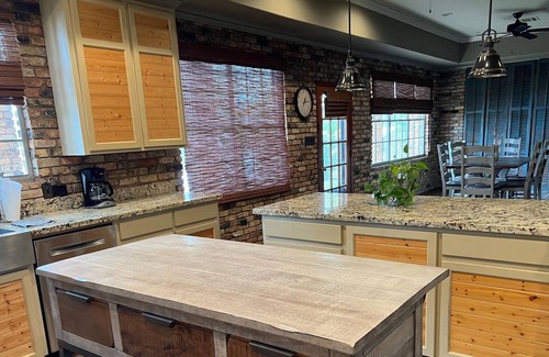 Negreet Casa | Brick Home W/ Great Views of Toledo Bend Lake & Outdoor Kitchen Sleeps 9