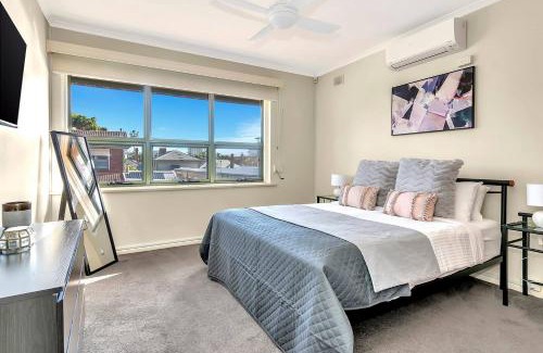 Glenelg North Casa | 'Brick Tides' Experience the Serene Glenelg North