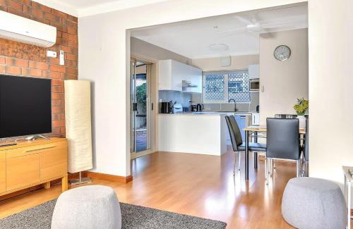 Glenelg North Casa | 'Brick Tides' Experience the Serene Glenelg North