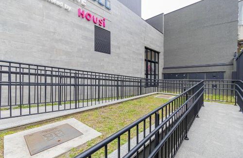 Reboucas Casa | Brickell One by Housi, prédio com academia próximo à rodoviária