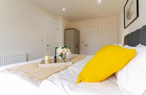 Oldbury Apartamento | Bridge Court by Sterling Edge Apartments - Luxury Aparthotel - Stylish 1-bed Apartments - Balcony with Canal View or Private Garden - Free Parking