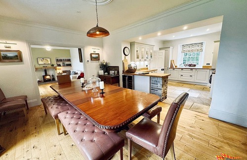 Haltwhistle Casa | Bridge End House - Country House & Private River Bank