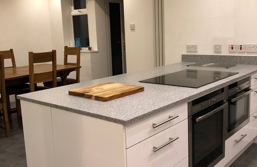 Hastings Casa | Bridge House - Sleeps 3 generations in comfort, close to beach in Pett Level
