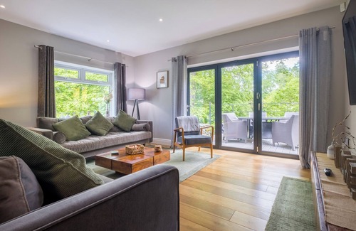Skelwith Bridge Cabaña | BRIDGE HOWE, luxury holiday cottage, with a garden in Ambleside