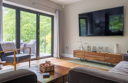 Skelwith Bridge Cabaña | BRIDGE HOWE, luxury holiday cottage, with a garden in Ambleside