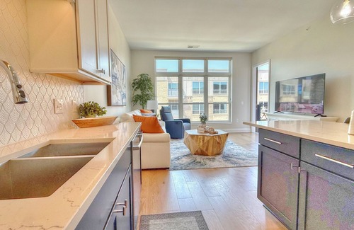 Dublin Condominio | Bridge Park ~ Dublin 1BR/1BA Wonderfully Decorated