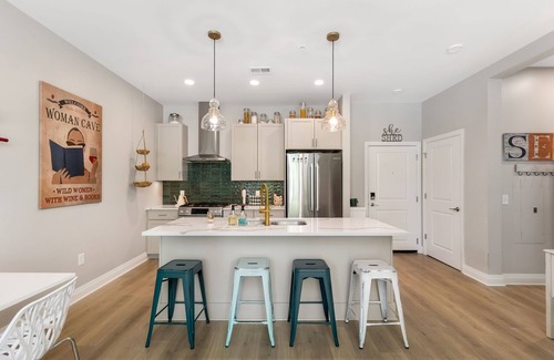 Dublin Condominio | Bridge Park ~ Dublin 1BR/1BA Wonderfully Decorated