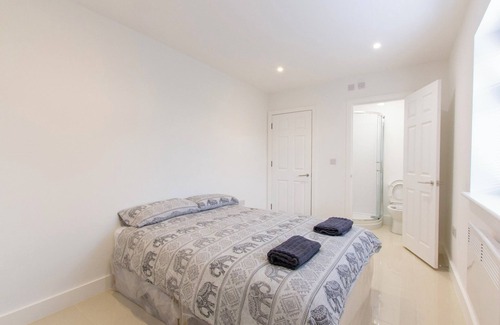 Southampton Casa | Bridge Road - Room 2a