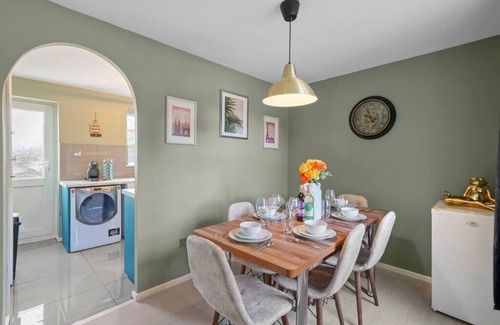 Nuneaton Casa | BridgeCity Cheerful 3 bedroom home in nuneaton