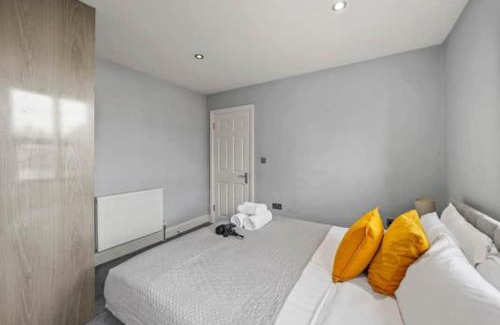 Maidstone Apartamento | BridgeCity SPACIOUS 1Bed Studio Apartment Maidstone w free Parking