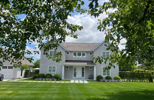 Bridgehampton Casa | Bridgehampton on Private Cul-de-sac overlooking pond