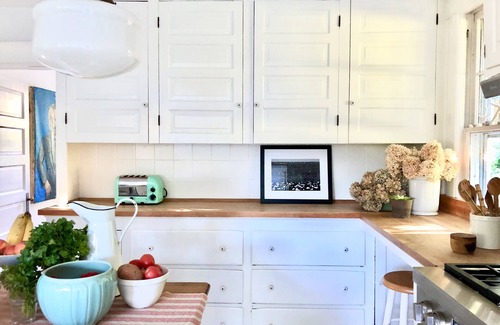 Bridgehampton Casa | Bridgehampton Village Historical con hermoso patio / piscina climatizada, a pie de la ciudad!