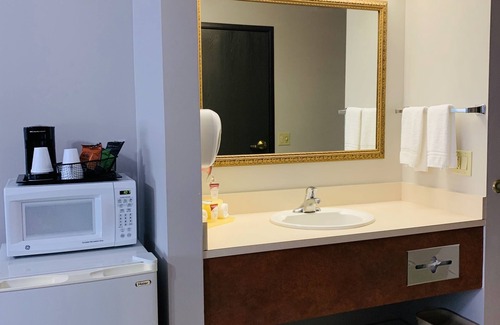 Lincoln Hotel | BridgePointe Inn & Suites by BPhotels, Lincoln I-80/27th St