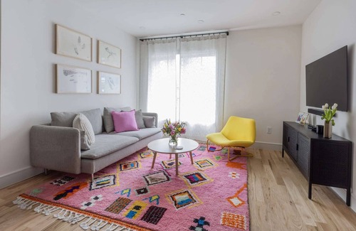 Williamsburg Apartamento | Bridgeway by Rove Travel | 2BR Apt w/Private Patio