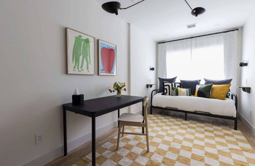 Williamsburg Apartamento | Bridgeway by Rove Travel | 2BR Apt w/Private Patio