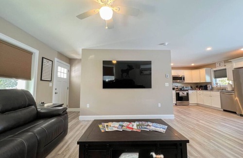 Bridgton Casa | Bridgton Bungalow | Brand New, Central & Spacious