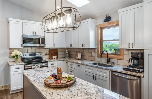 Mills River Casa | Bridlewood Farm | Hot Tub | Mountain Views