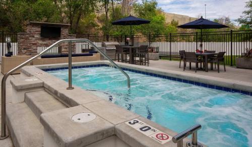 Fairpark Apartamento | Bright 2BR SLC Apt Hot Tub Parking