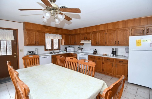 Berkeley Springs Cabina | Brigadoon - 5 Bedroom Retreat