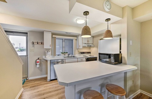 Southend Condominio | Brigantine Condo w/ Beach Access & Pool Views