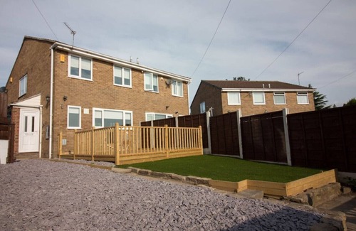 Rastrick Casa | Brighouse →3 mins | Pets Stay Free | 138 Mbps | Garden