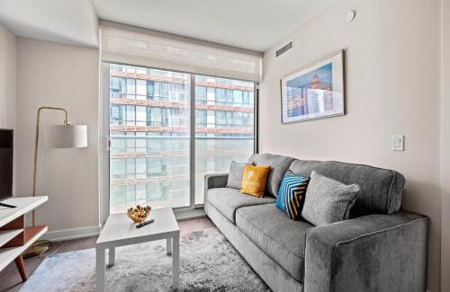 Church and Wellesley Apartamento | Bright 1BD & Den in Downtown Toronto