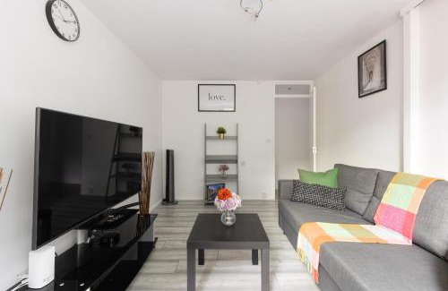 Coldharbour Apartamento | Bright 1BR Flat by Brixton, with Parking and Balcony