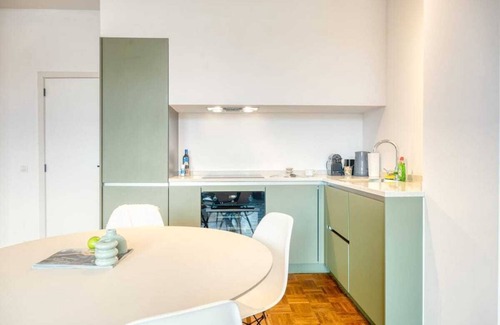 University District Apartamento | Bright 1BR Haven in Antwerp with Terrace