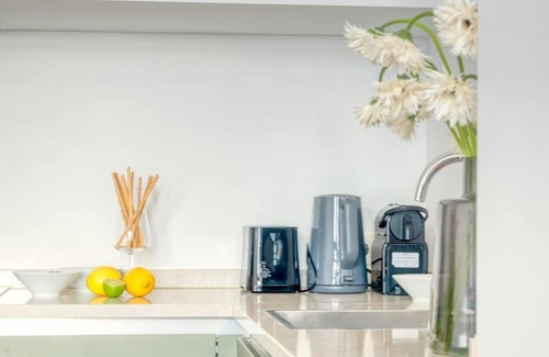 University District Apartamento | Bright 1BR Haven in Antwerp with Terrace