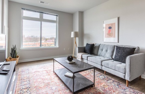 Reston Apartamento | Bright 1BR in Reston Near Parks + Metro, Pets OK