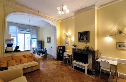 Etterbeek Apartamento | Bright 1BR with terrace near Montgomery